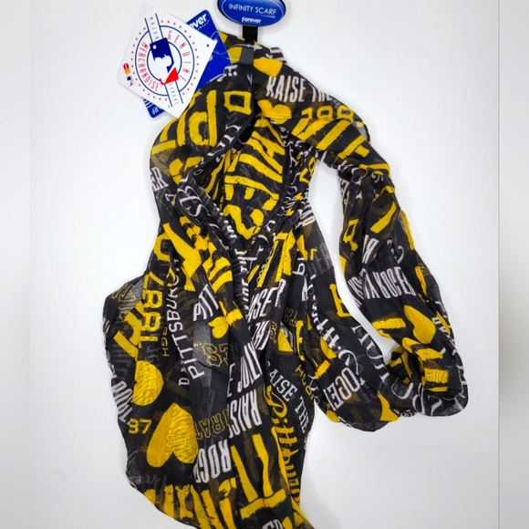 Pittsburgh Steelers Football Women Shawl Scarf Genuine Merchandise Black Yellow - Picture 1 of 4